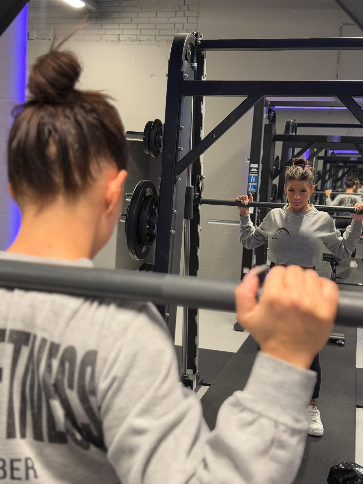 DOVE FITNESS - CROP TOP - GRÅ