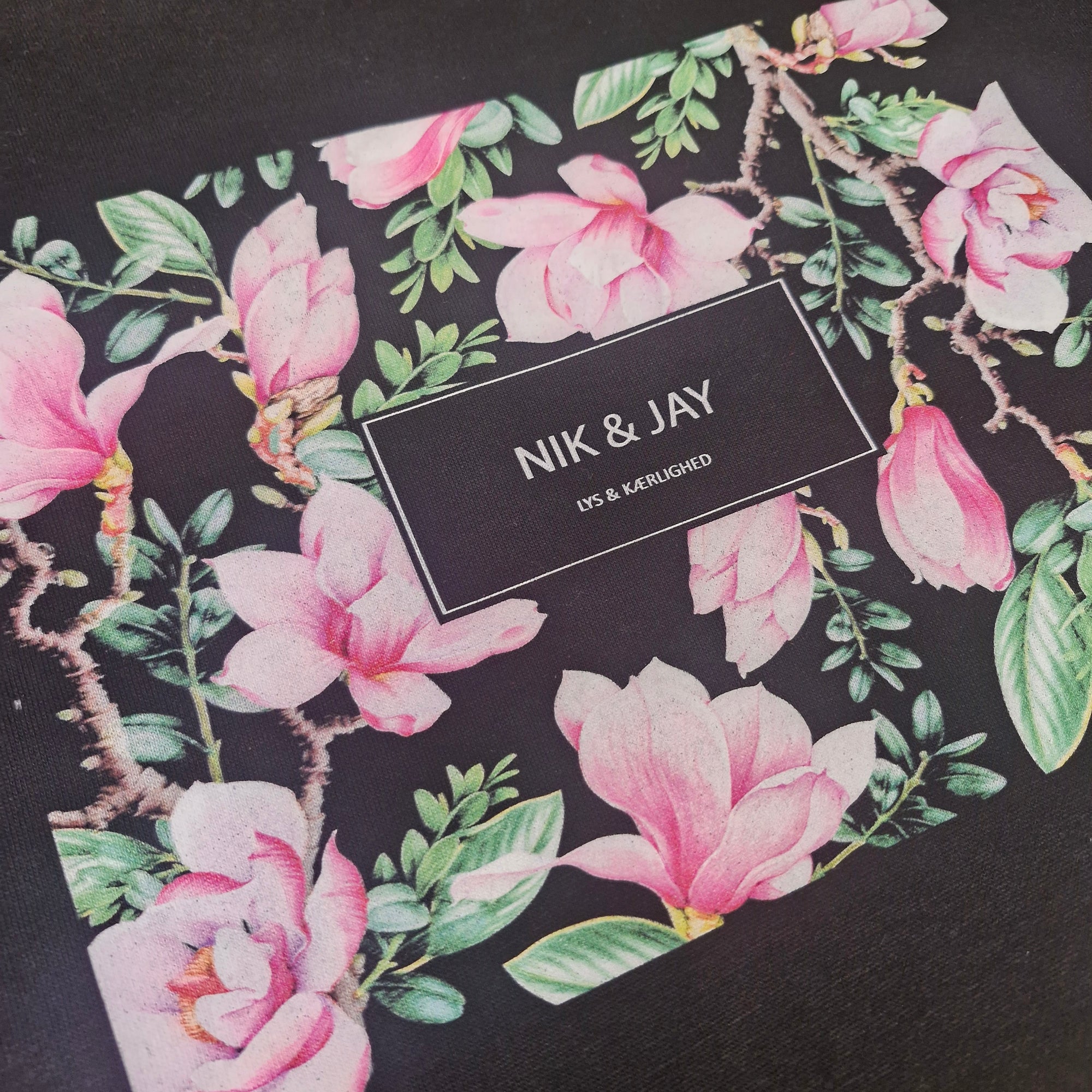 Baggrund for On Tour 2025 T-Shirt - Hvid