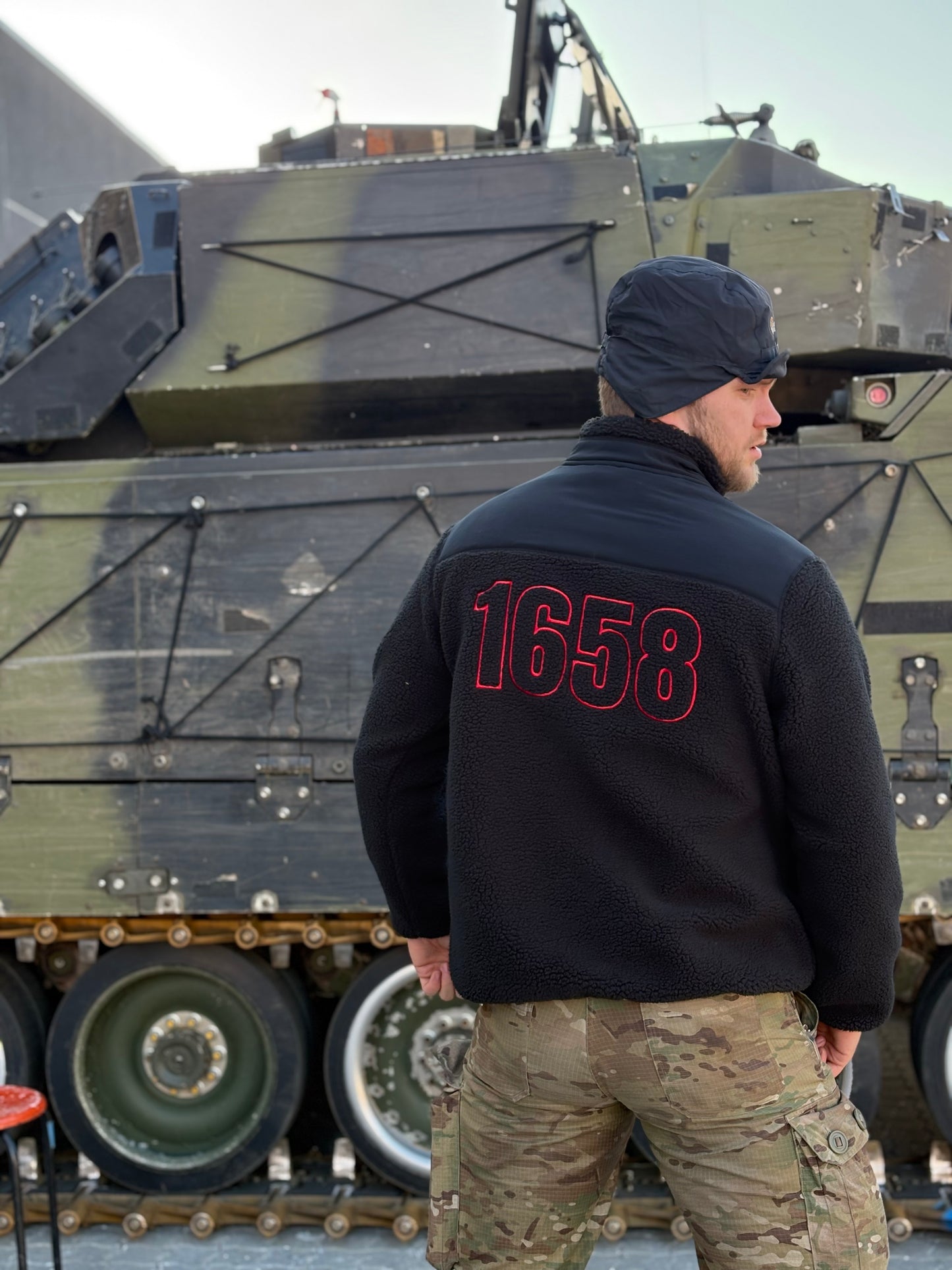 The unisex relaxed fit sherpa jacket - Sort