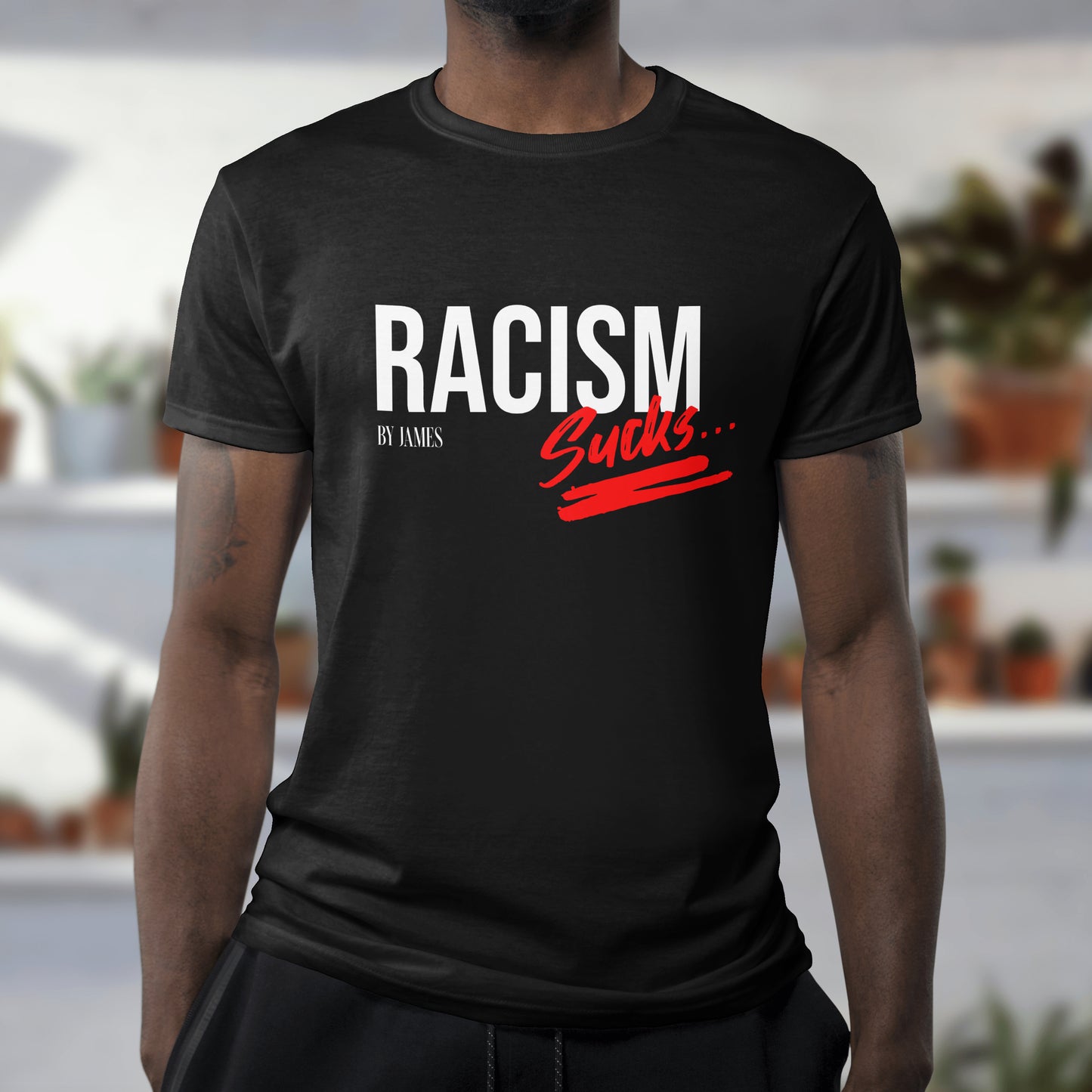 Racism Sucks T-shirt - Sort